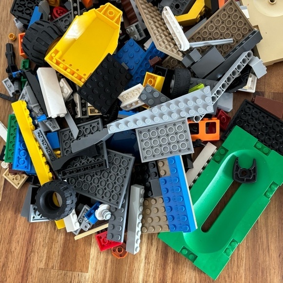 Legos Multiple Pieces OVER 2LB LOT mixed pieces - Picture 12 of 16